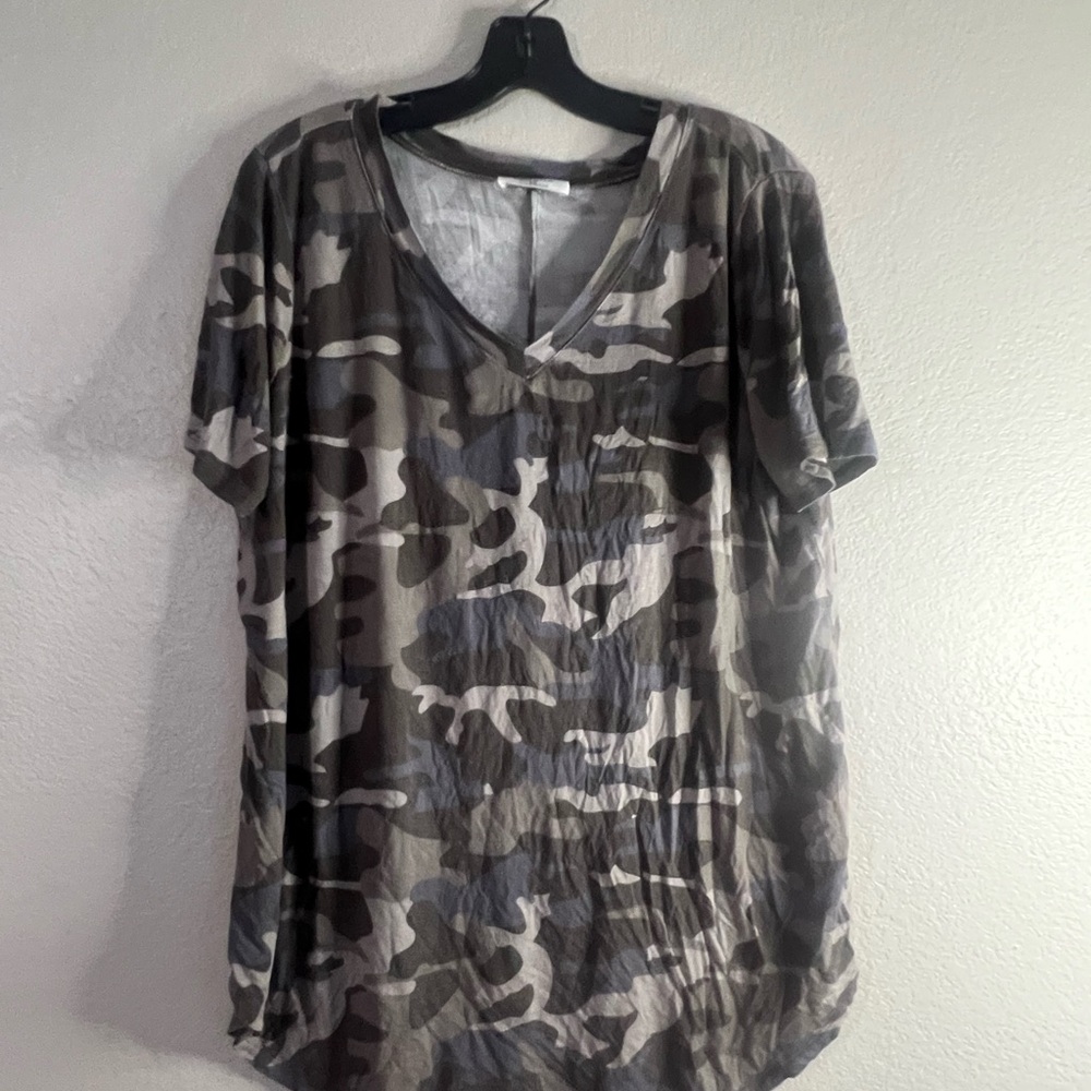 Zenana Outfitters Oversized Gray Black Tee - Picture 2 of 4